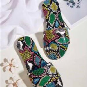 Ladies fashion slides